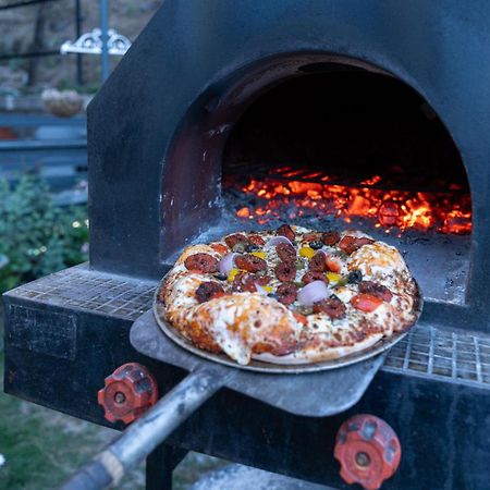 Stayvista At Floradale W Jacuzzi & Wood-Fire Pizza Kasauli Luaran gambar