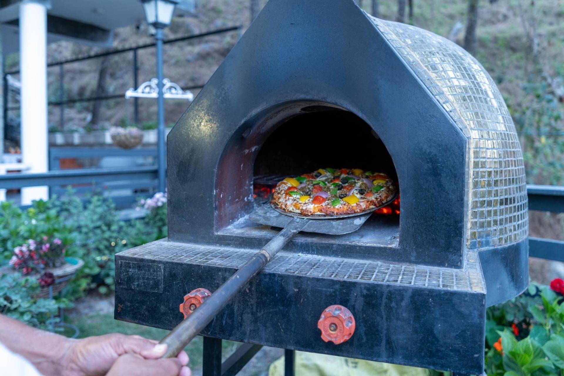 Stayvista At Floradale W Jacuzzi & Wood-Fire Pizza Kasauli Luaran gambar