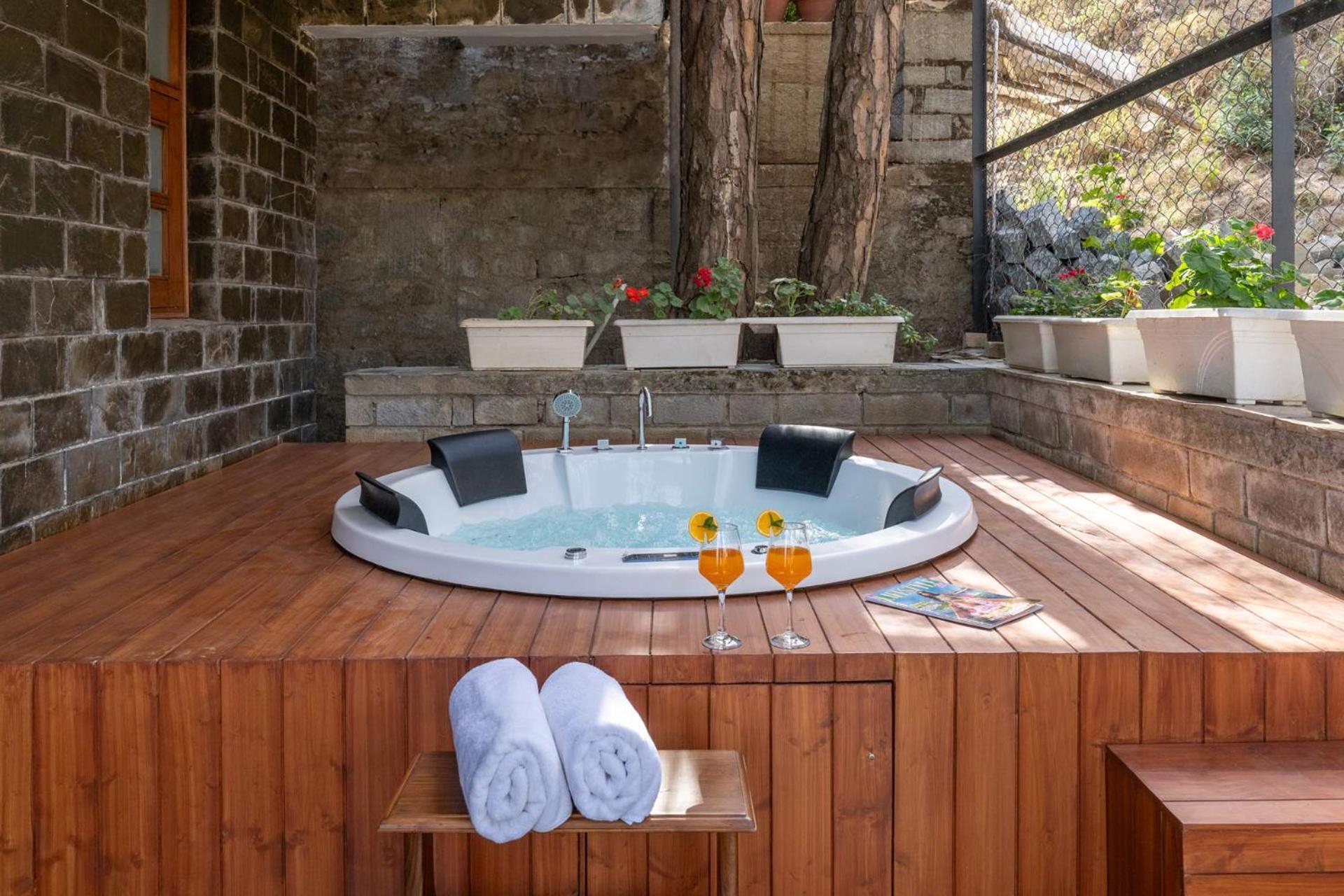 Stayvista At Floradale W Jacuzzi & Wood-Fire Pizza Kasauli Luaran gambar